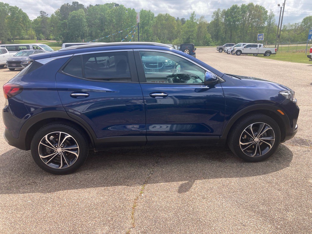 2022 Buick Enclave Image 2
