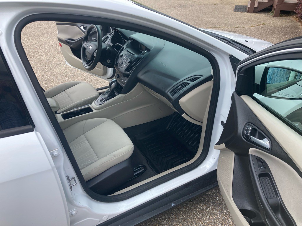 2015 Ford Focus Image 9