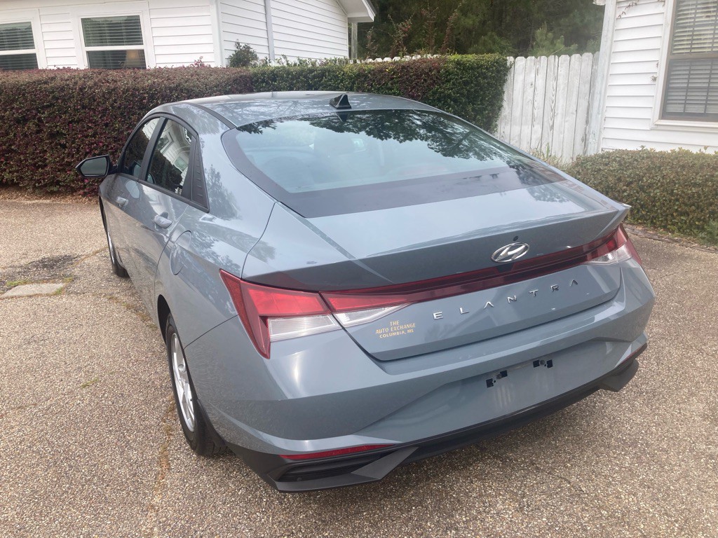 2022 Hyundai Elantra Image 5