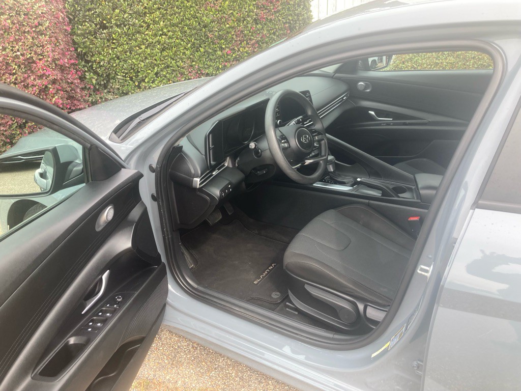 2022 Hyundai Elantra Image 7