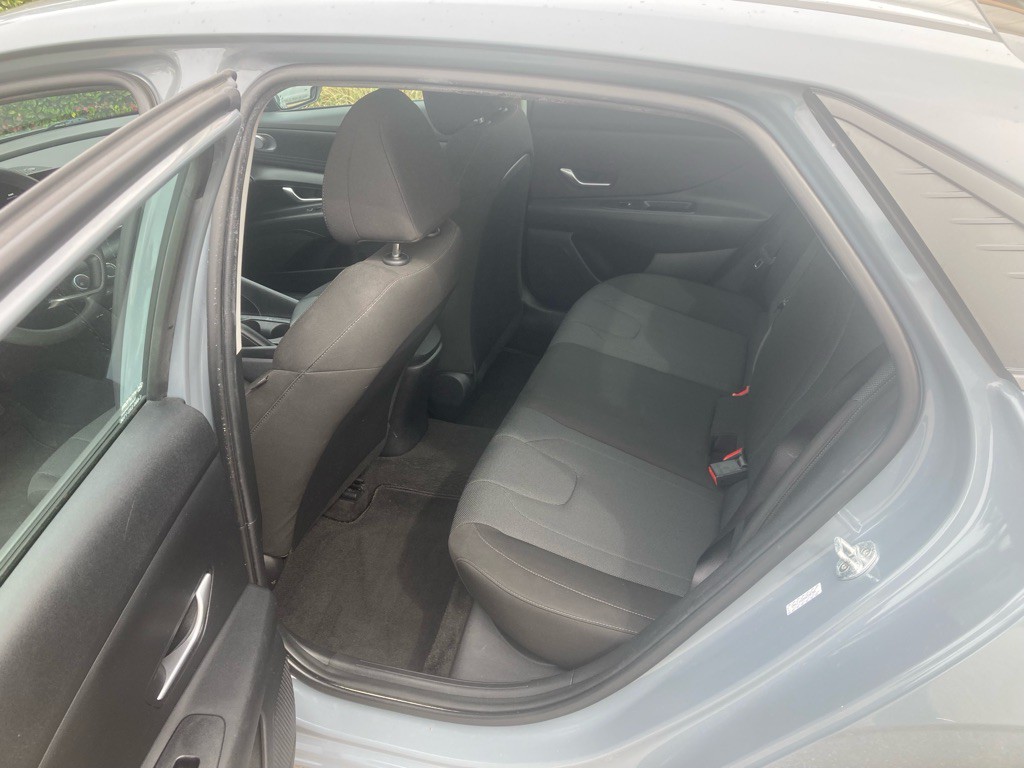 2022 Hyundai Elantra Image 8