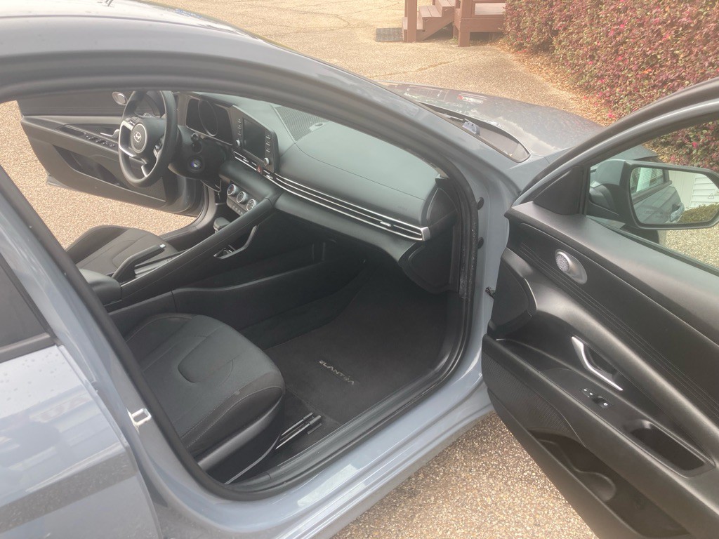 2022 Hyundai Elantra Image 9