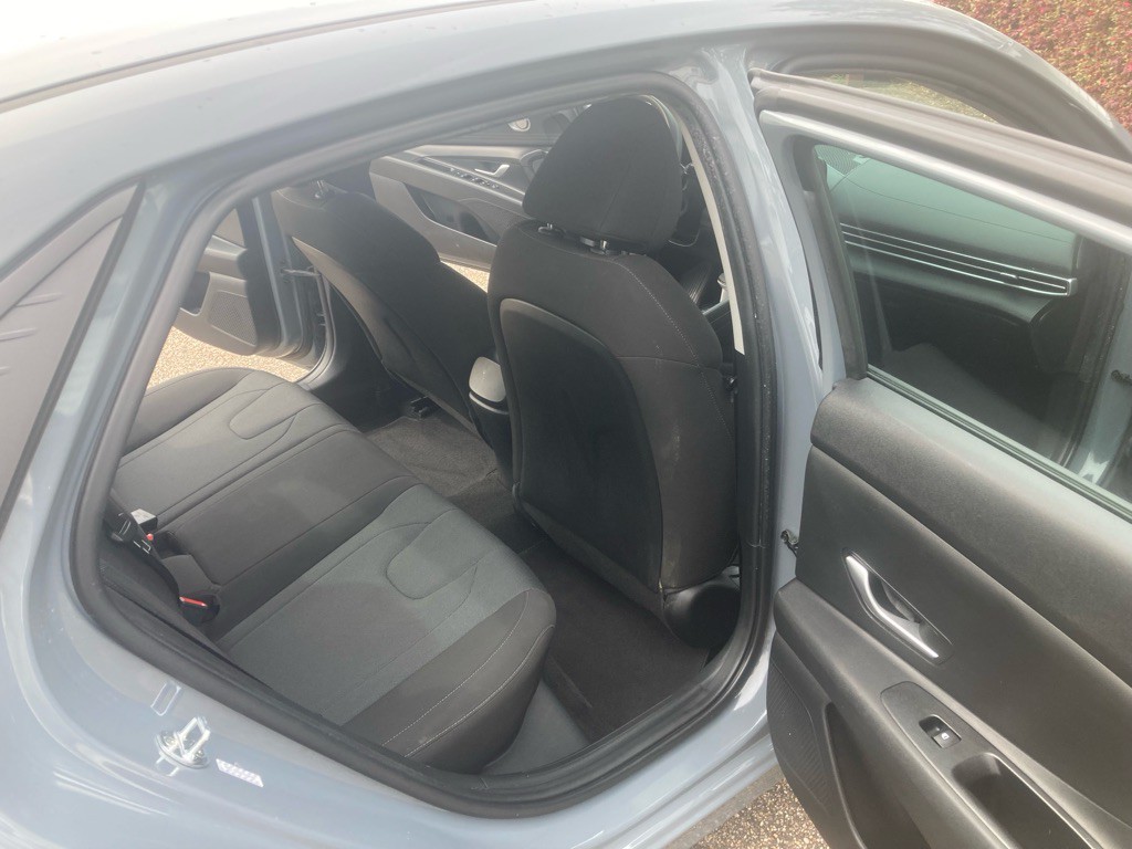 2022 Hyundai Elantra Image 10