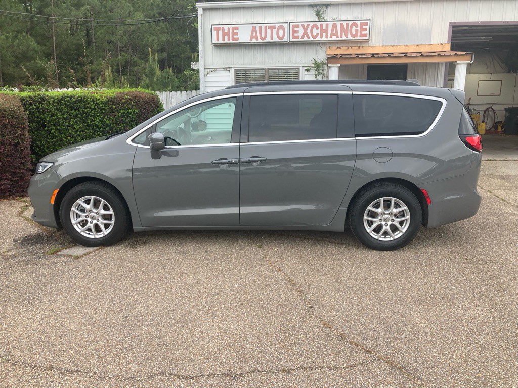 2022 Chrysler Pacifica Image 1