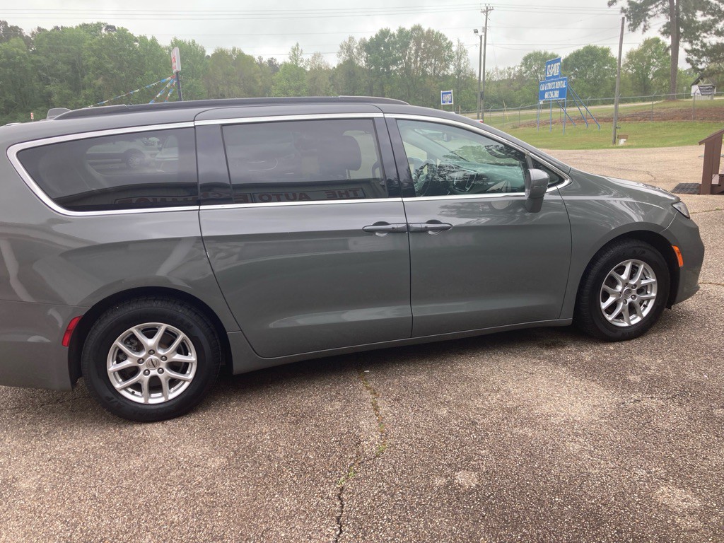 2022 Chrysler Pacifica Image 2