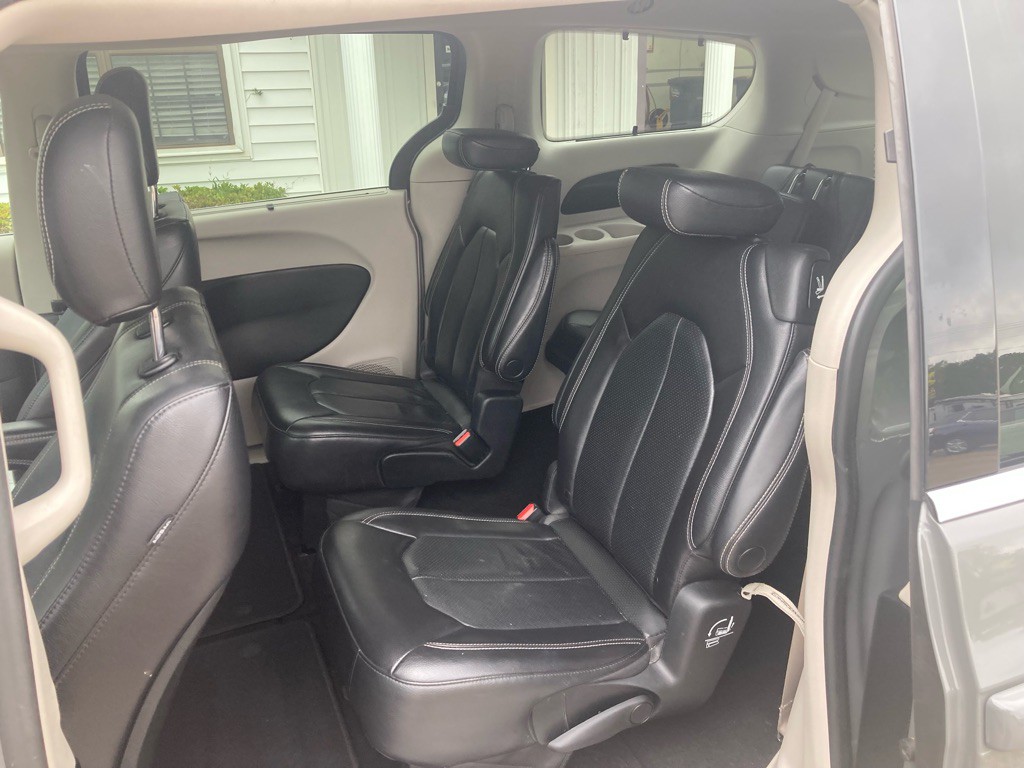 2022 Chrysler Pacifica Image 8