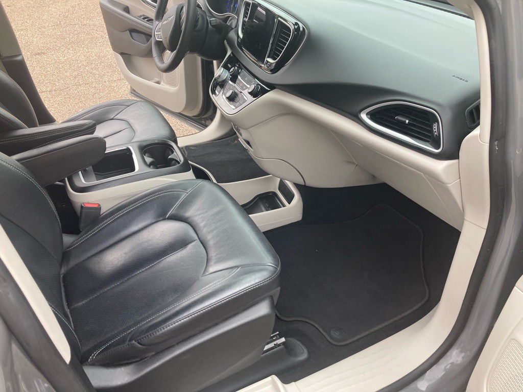 2022 Chrysler Pacifica Image 11