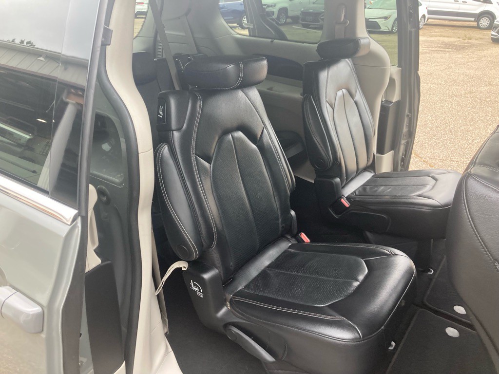 2022 Chrysler Pacifica Image 12