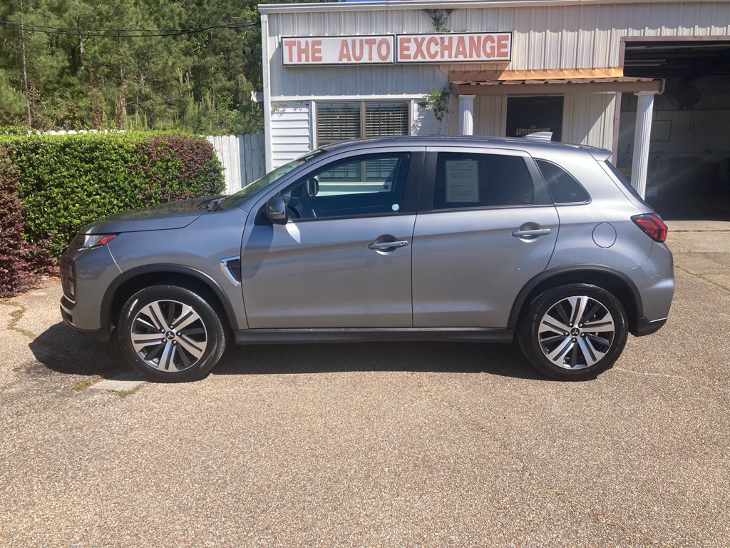 2023 Mitsubishi Outlander Image 1