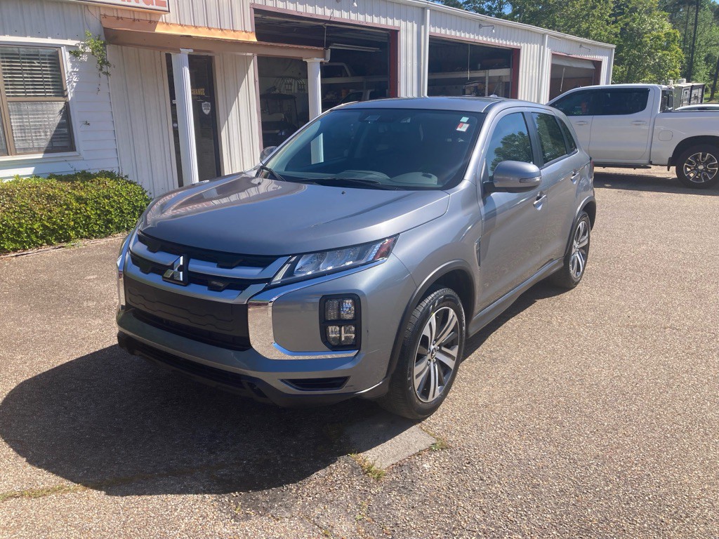 2023 Mitsubishi Outlander Image 3