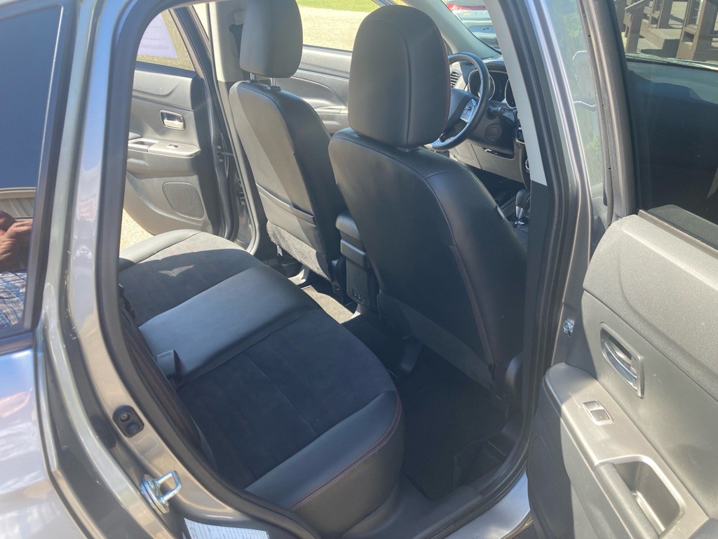 2023 Mitsubishi Outlander Image 10