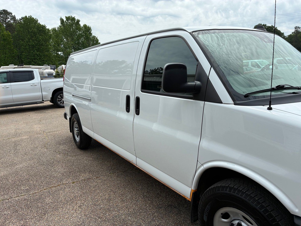 2020 Chevrolet Express Image 4
