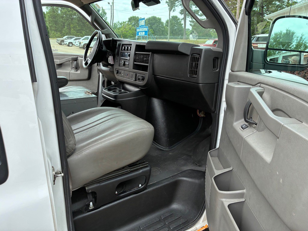 2020 Chevrolet Express Image 6