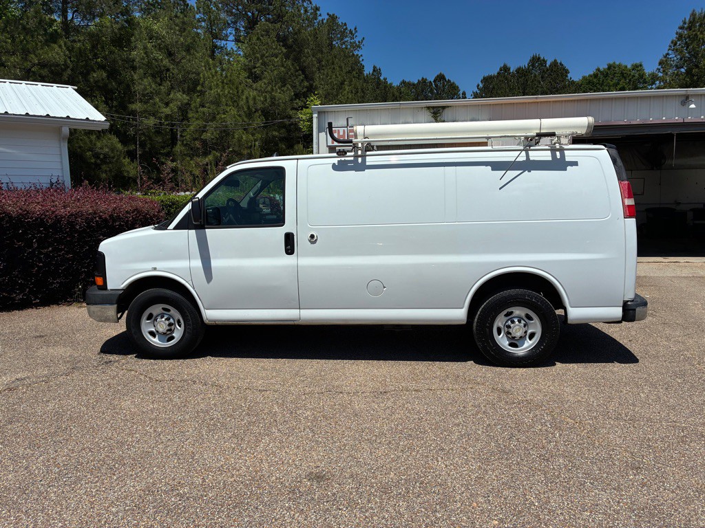 2014 Chevrolet Express Image 1