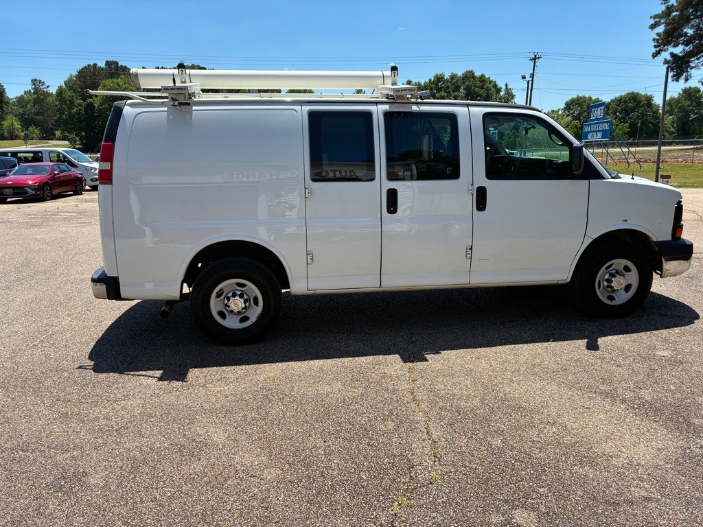 2014 Chevrolet Express Image 2