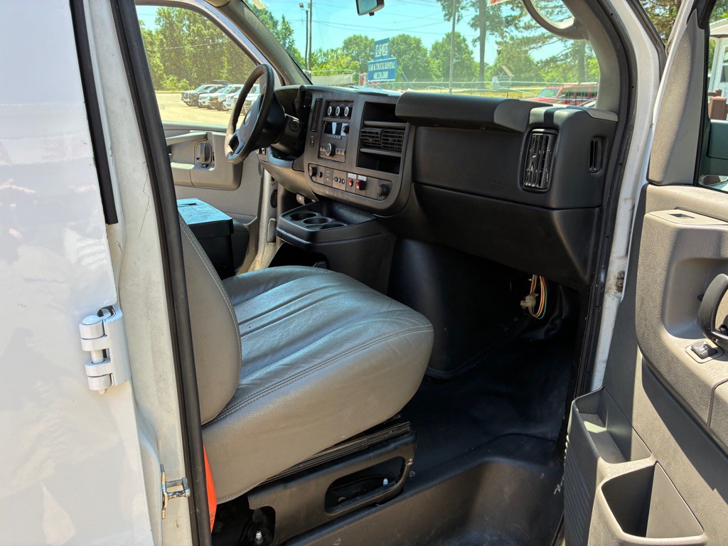 2014 Chevrolet Express Image 9