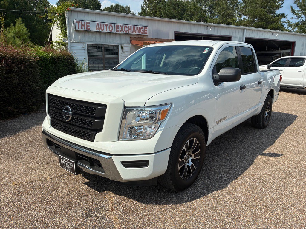 2022 Nissan Titan Image 3