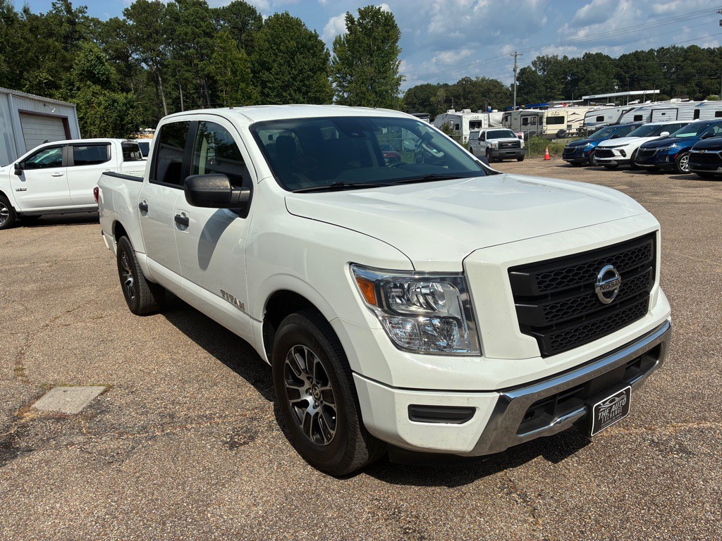 2022 Nissan Titan Image 4