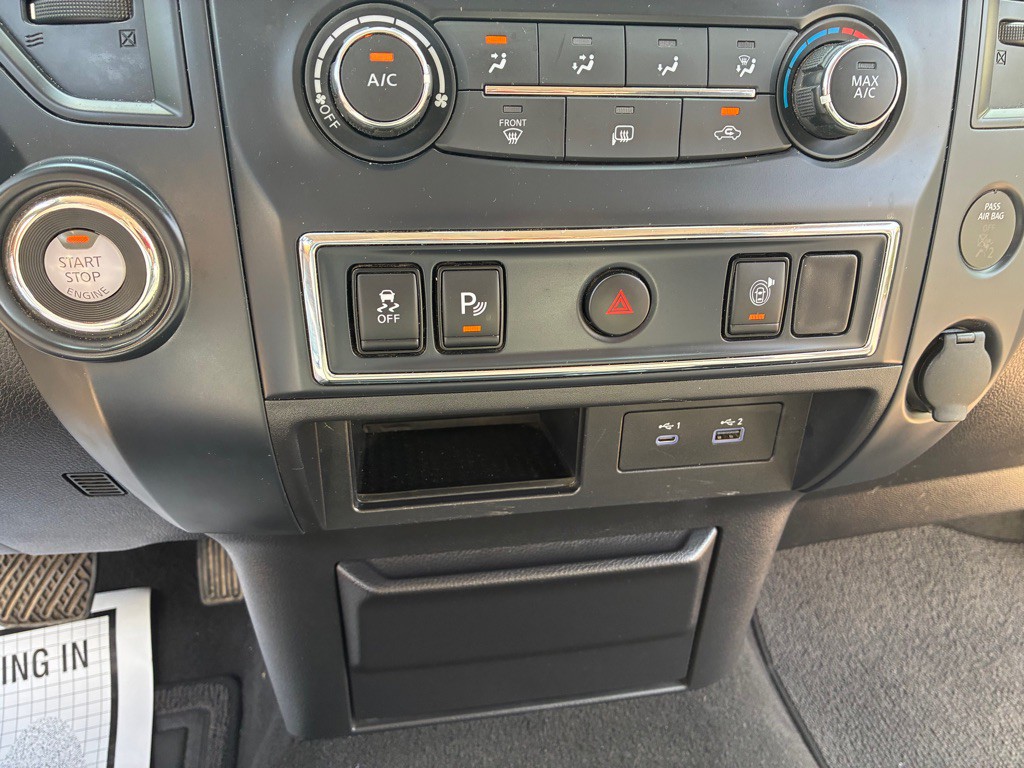 2022 Nissan Titan Image 15