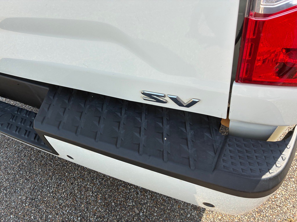 2022 Nissan Titan Image 18