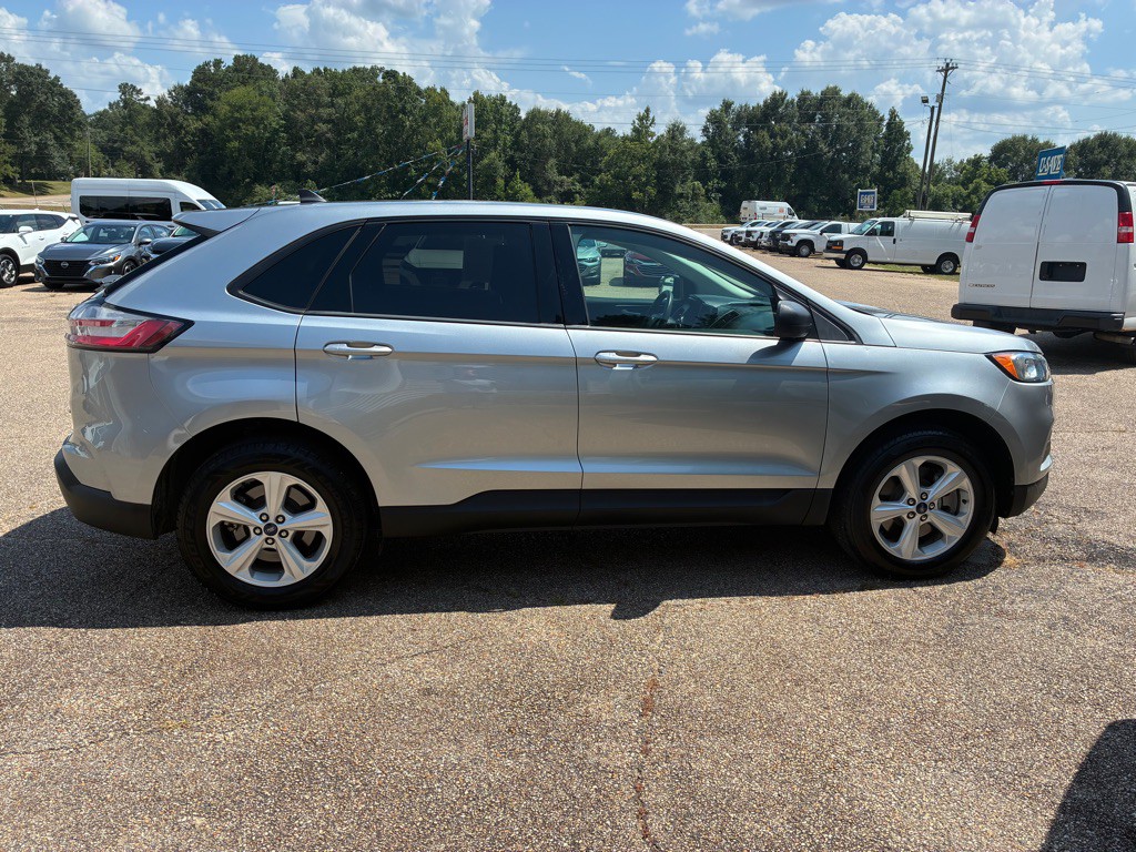 2022 Ford Edge Image 2