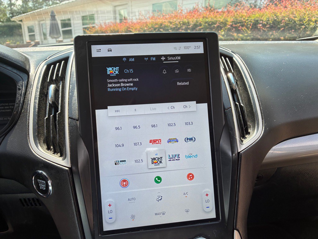 2022 Ford Edge Image 11