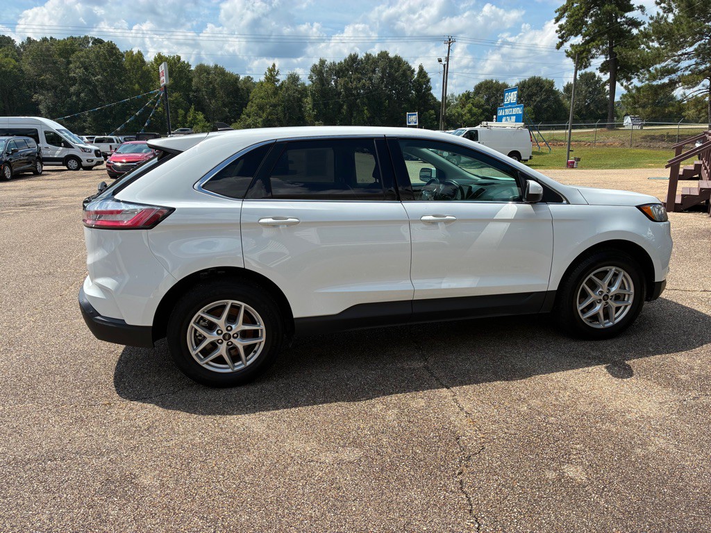 2024 Ford Edge Image 2