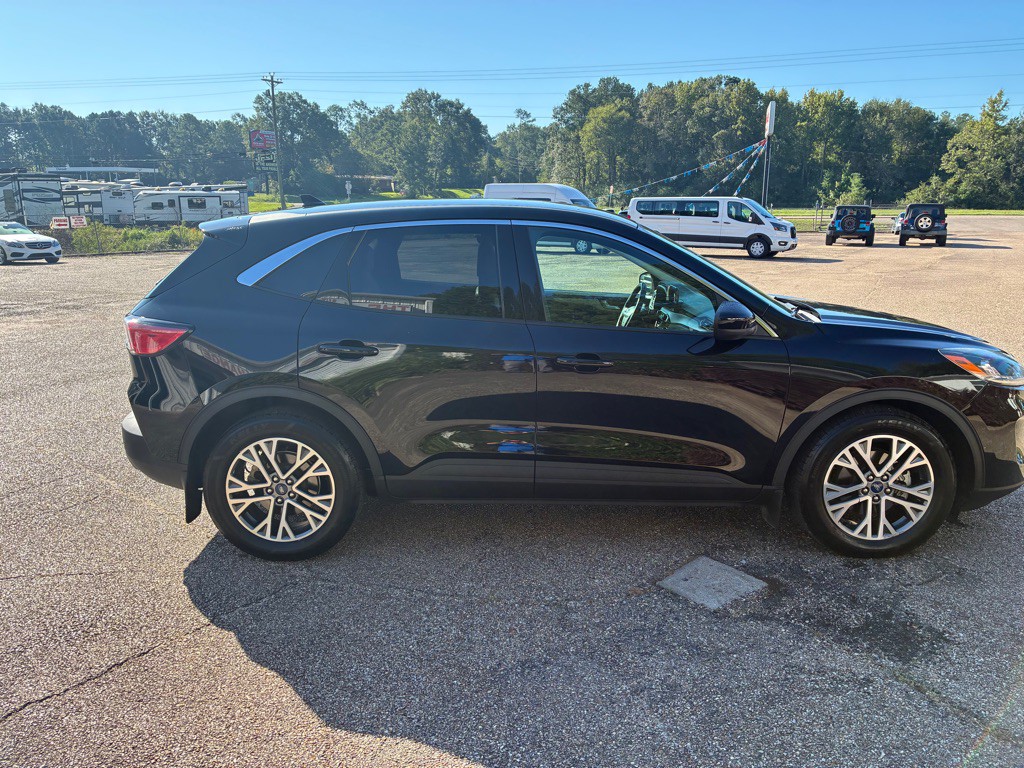 2022 Ford Escape Image 2