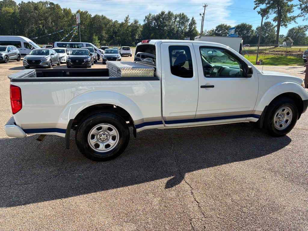 2020 Nissan Frontier Image 2