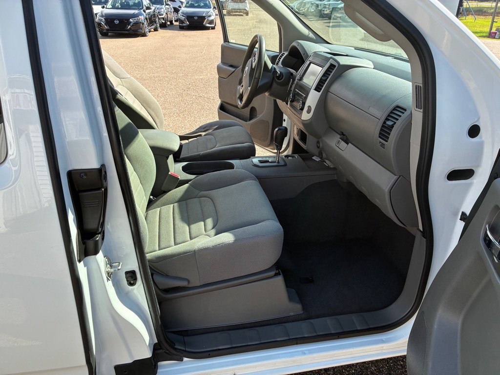 2020 Nissan Frontier Image 9