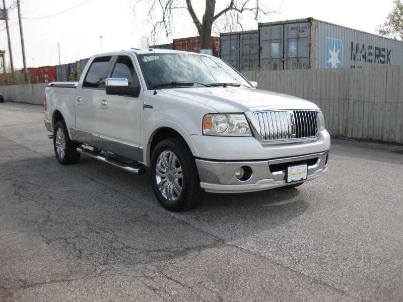 2006 Lincoln Mark LT Image 2