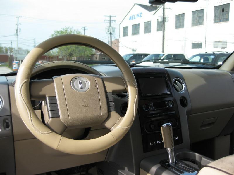 2006 Lincoln Mark LT Image 17