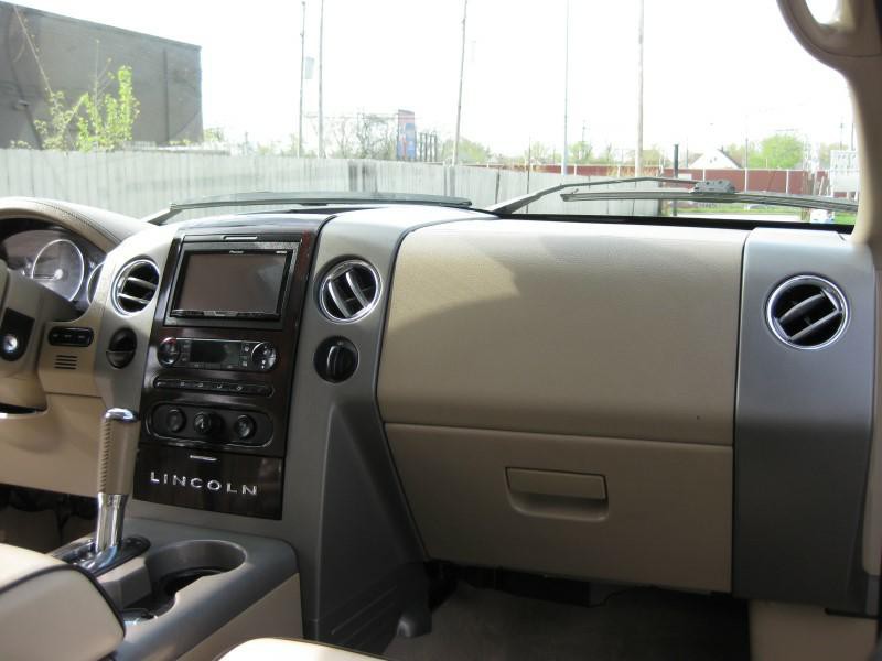 2006 Lincoln Mark LT Image 18