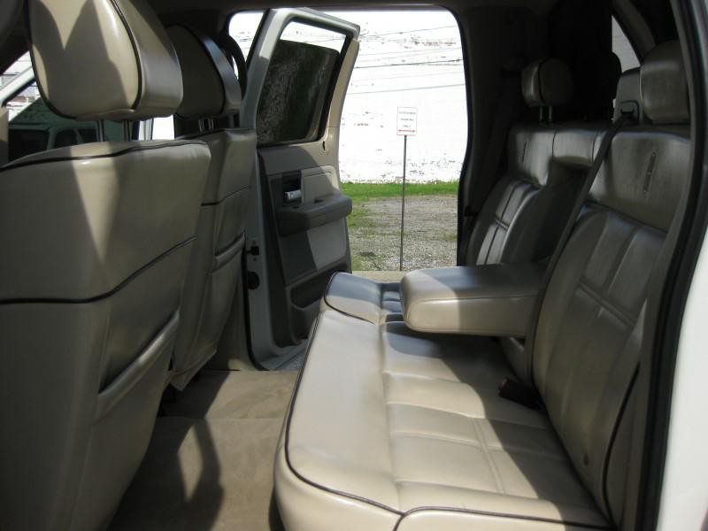 2006 Lincoln Mark LT Image 23