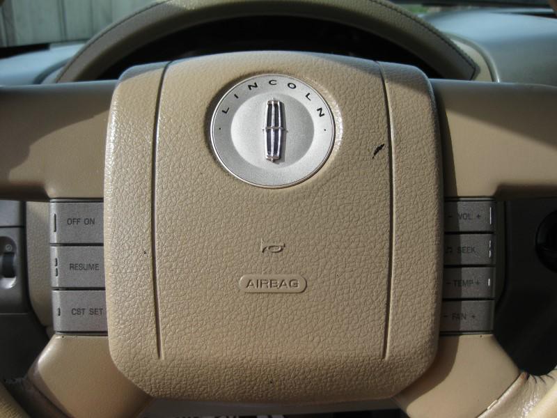 2006 Lincoln Mark LT Image 28