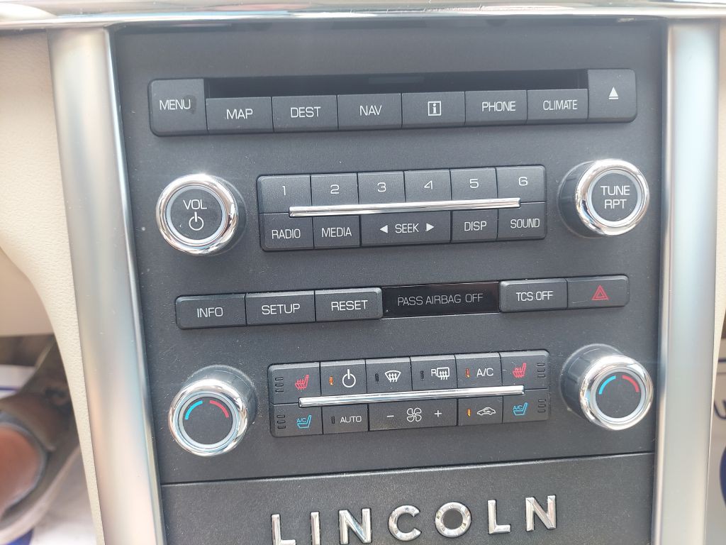2012 Lincoln MKS Image 12