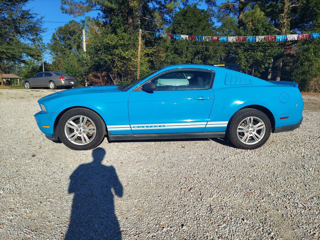 2011 Ford Mustang Image 2