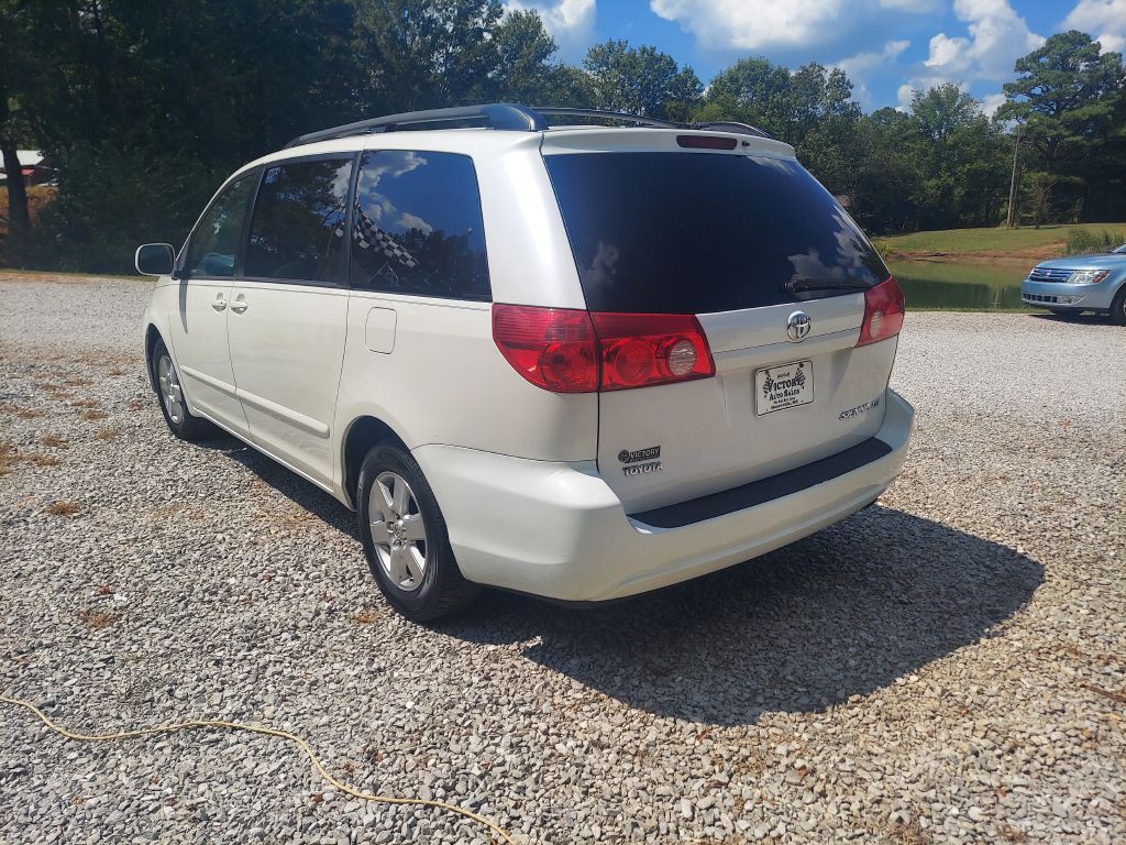 2009 Toyota Sienna Image 4