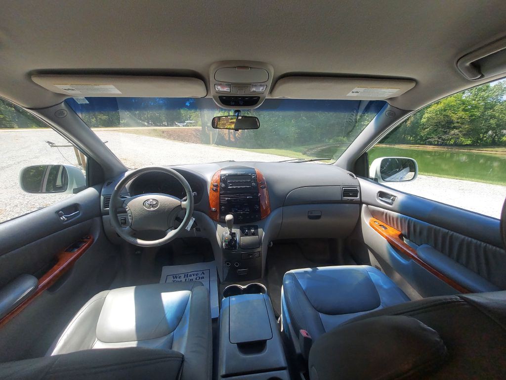 2009 Toyota Sienna Image 8