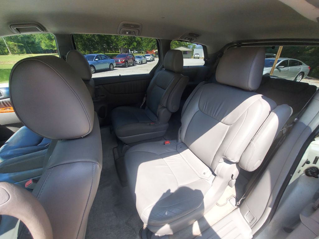 2009 Toyota Sienna Image 10