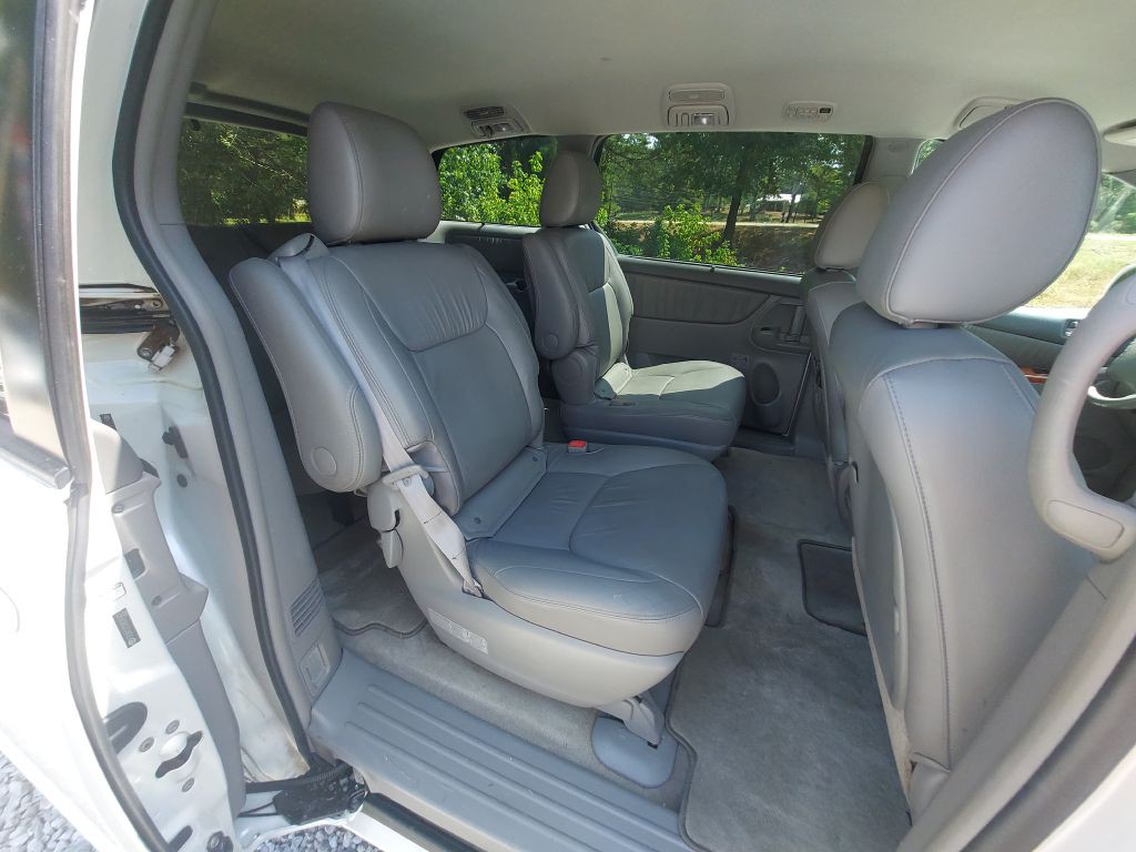 2009 Toyota Sienna Image 13