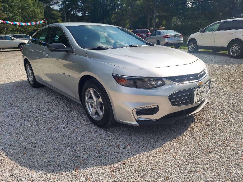 2017 Chevrolet Malibu Image 2