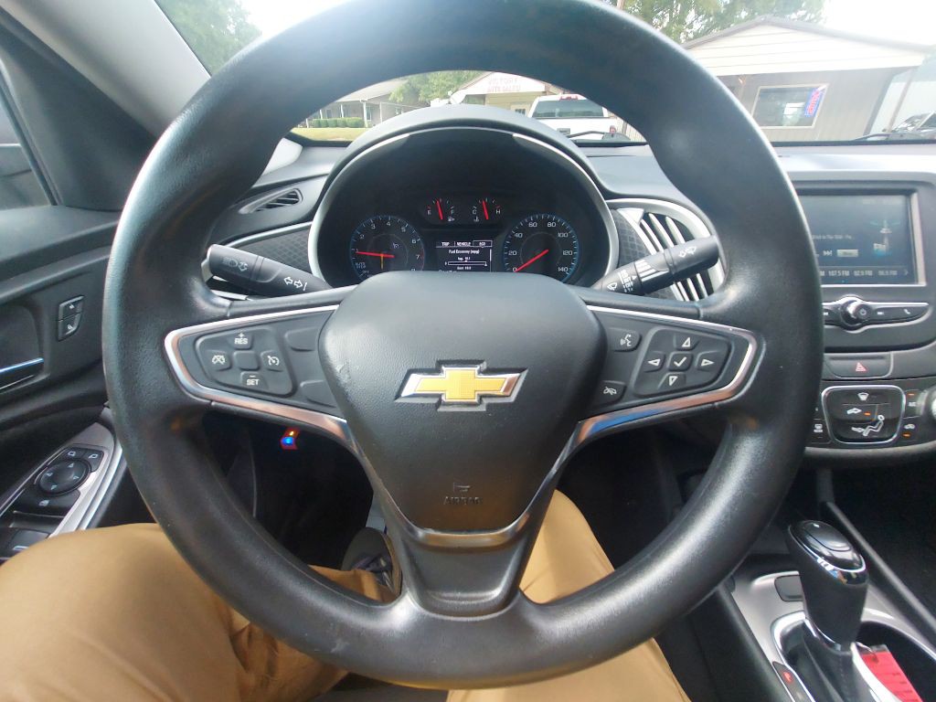 2017 Chevrolet Malibu Image 10