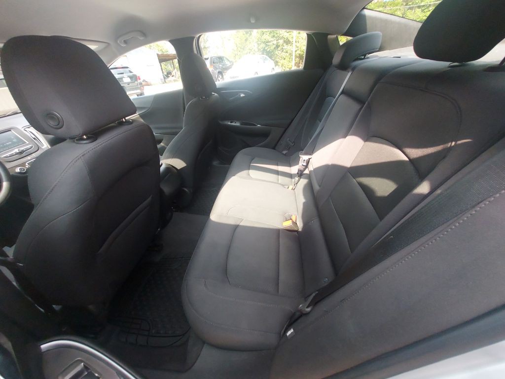 2017 Chevrolet Malibu Image 11