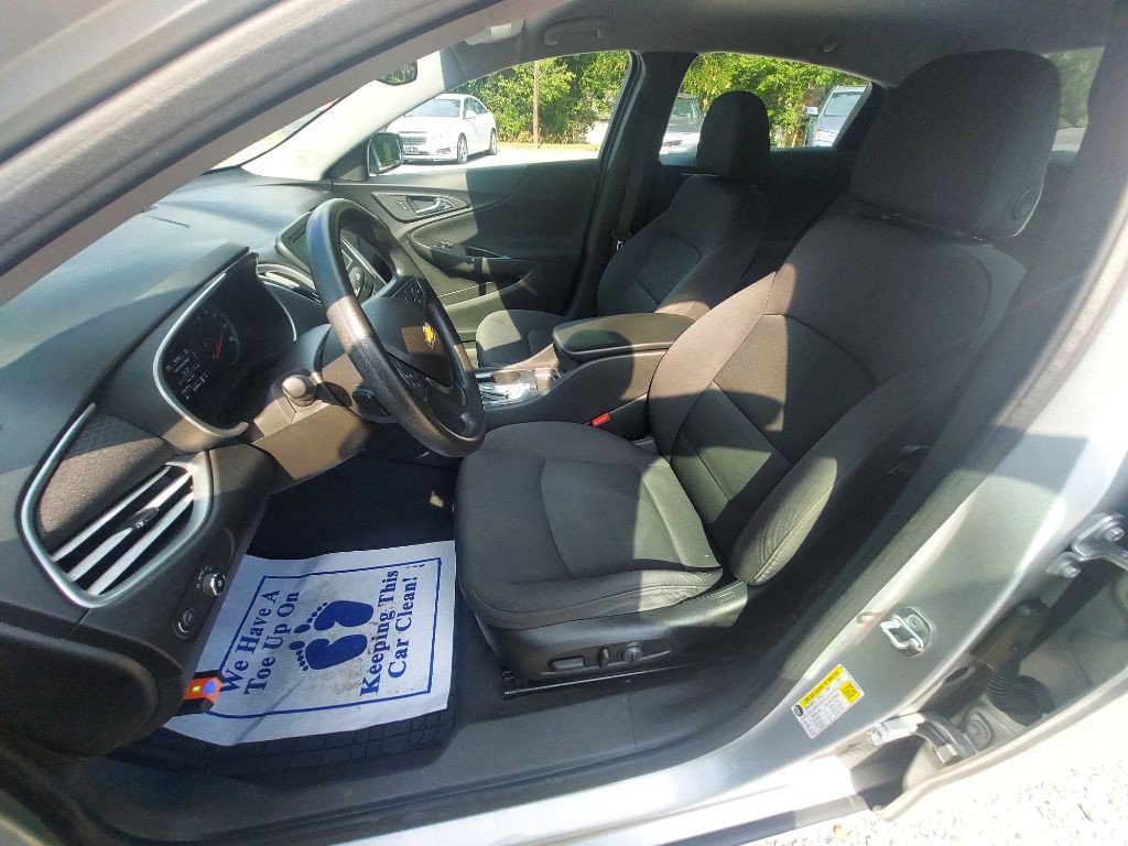 2017 Chevrolet Malibu Image 13