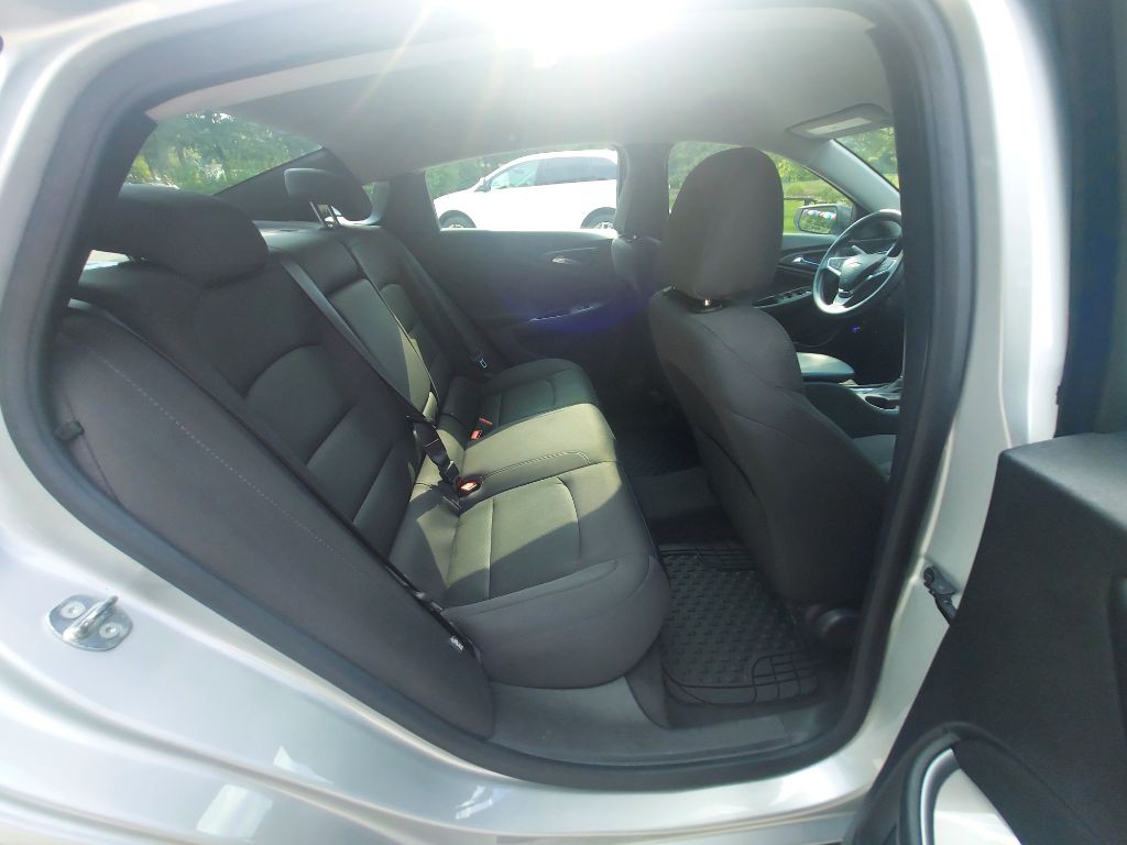 2017 Chevrolet Malibu Image 14