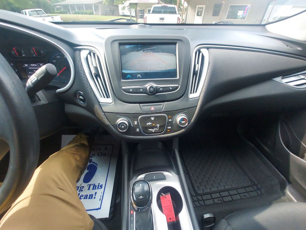 2017 Chevrolet Malibu Image 15