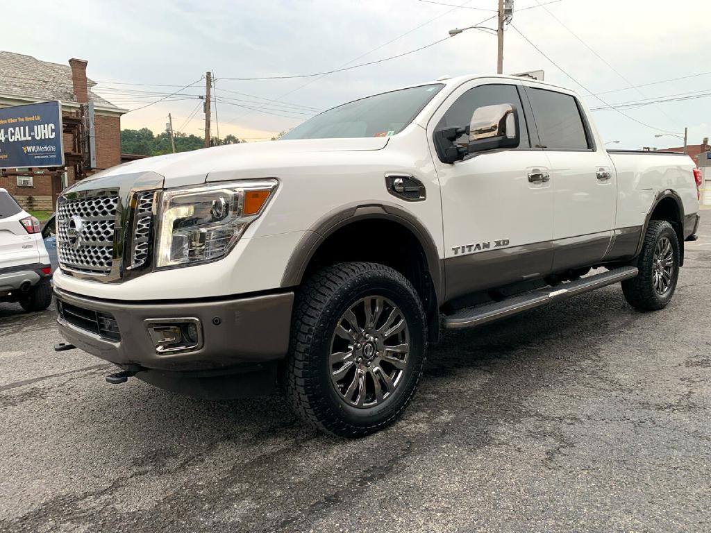 2019 Nissan Titan Image 1