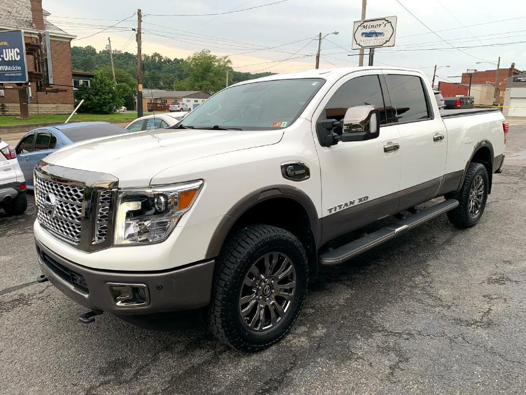 2019 Nissan Titan Image 2