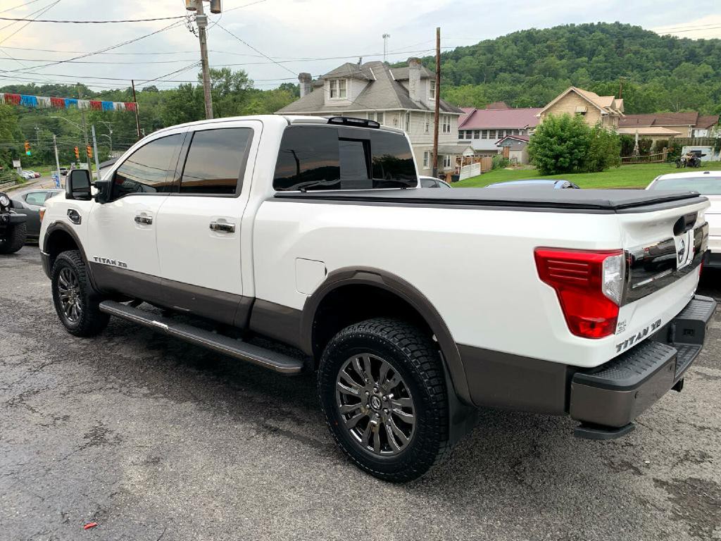 2019 Nissan Titan Image 3